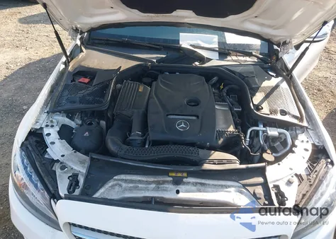 2017 Mercedes-Benz C 300 4Matic z USA, uszkodzony, nr VIN WDDWJ4KB2HF488590